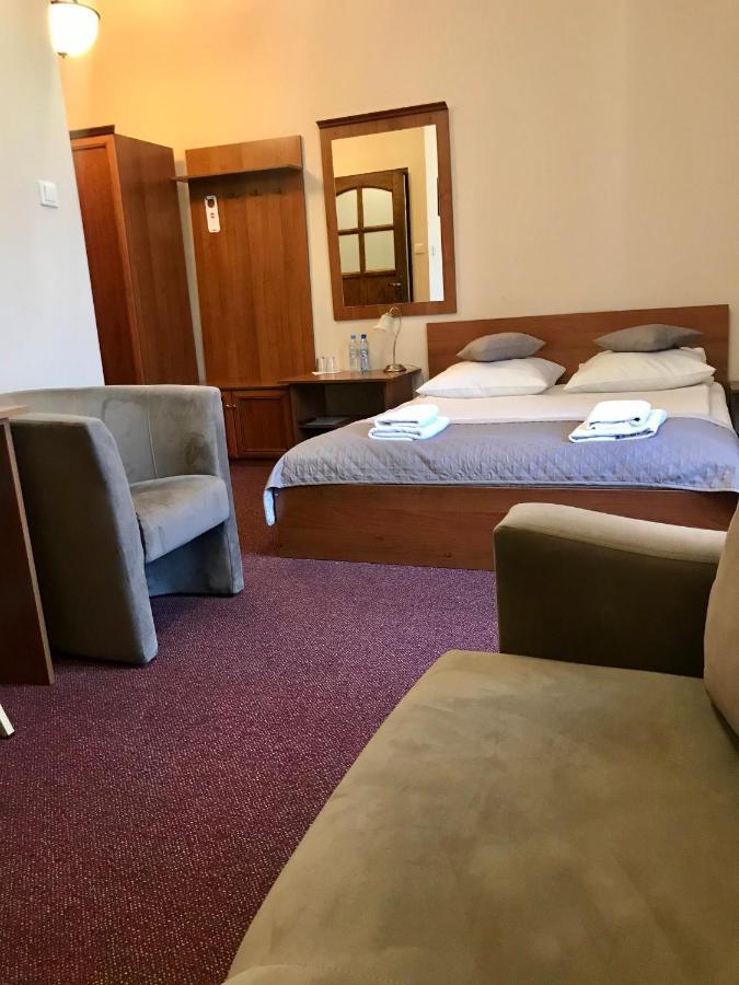 Hotelik Polonia Łowicz エクステリア 写真