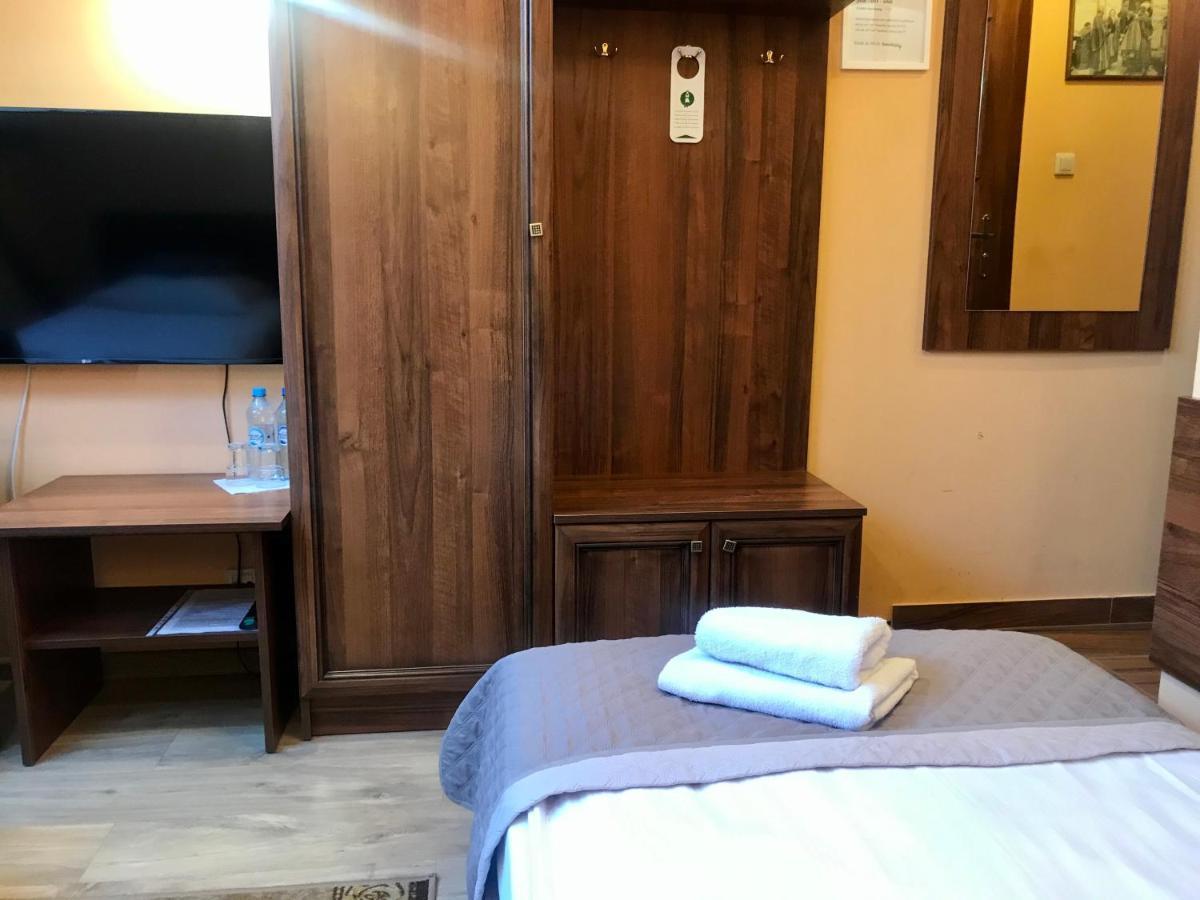 Hotelik Polonia Łowicz エクステリア 写真