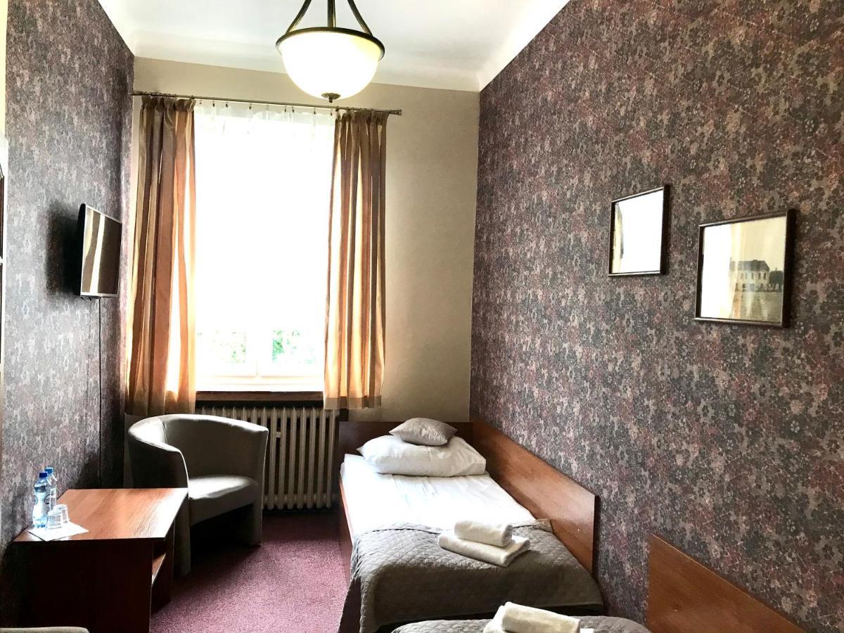 Hotelik Polonia Łowicz エクステリア 写真