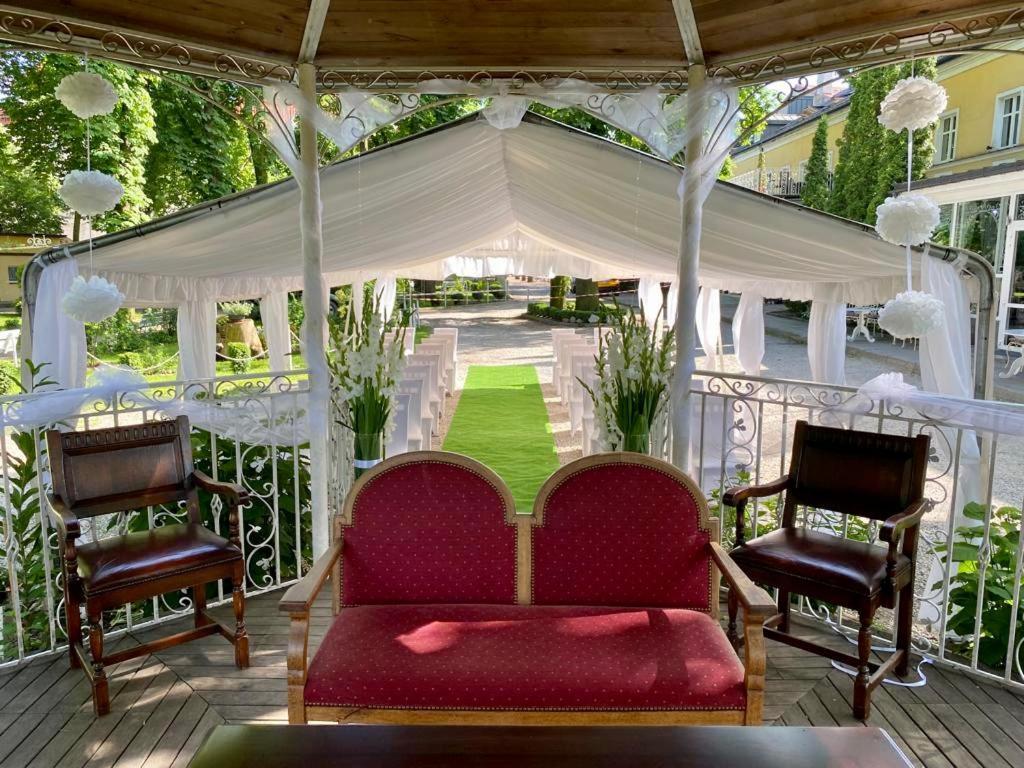 Hotelik Polonia Łowicz エクステリア 写真